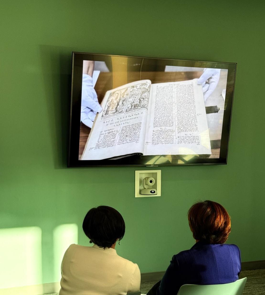 photo_5206388111477247630_y