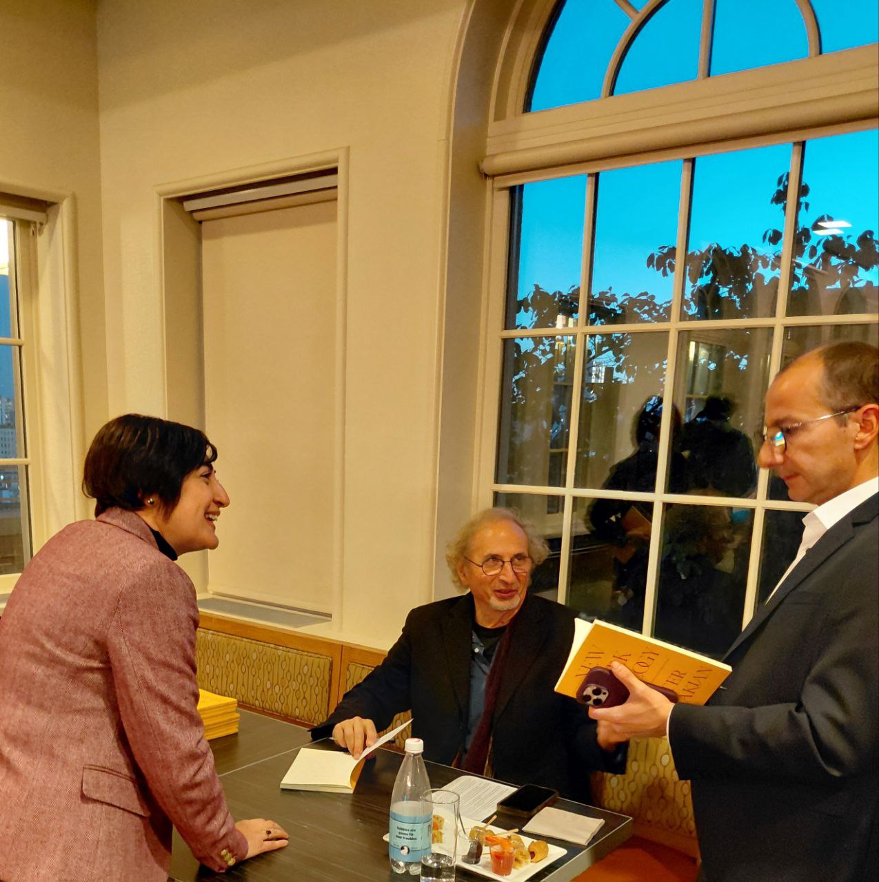 photo_5206388111477247650_y