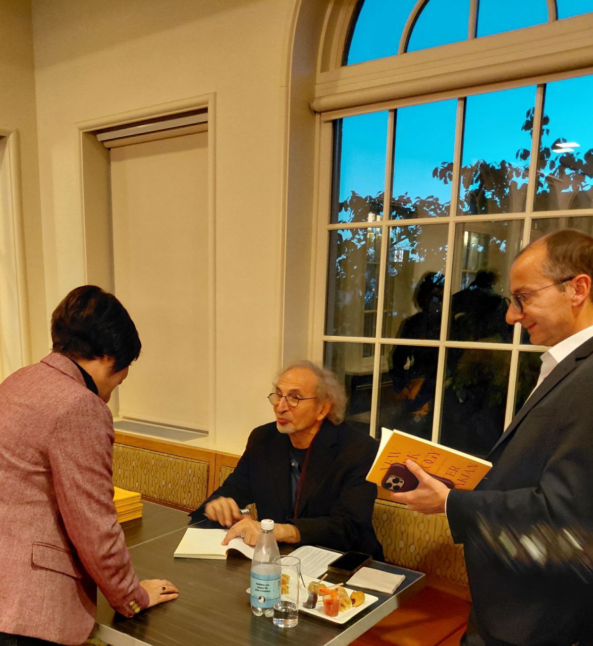 photo_5206388111477247651_y