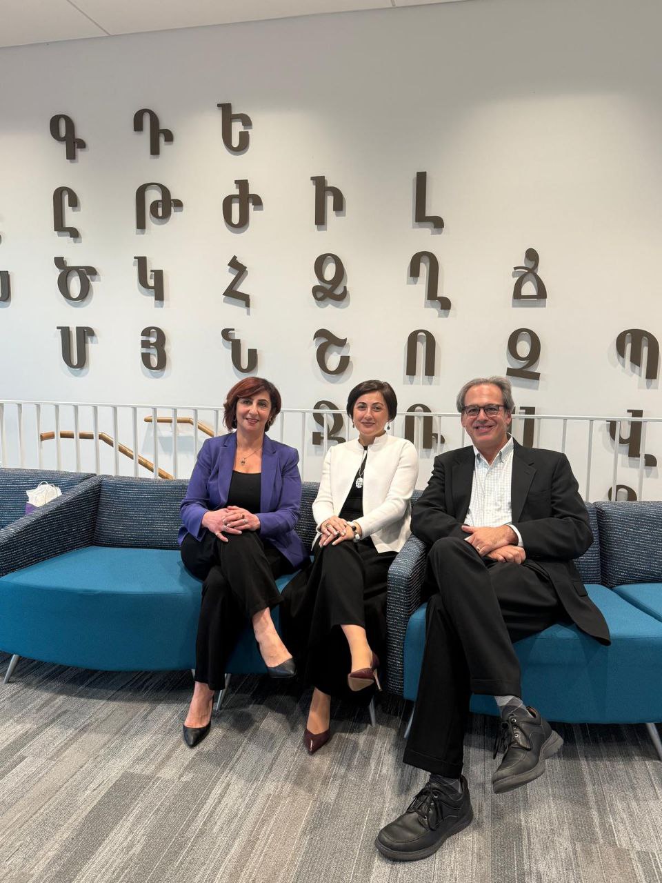 photo_5206388111477247656_y