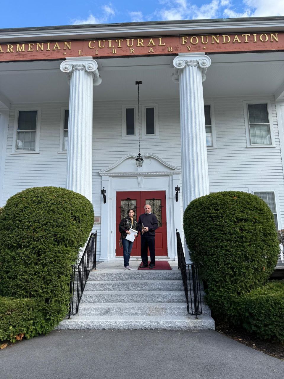 photo_5206388111477247674_y