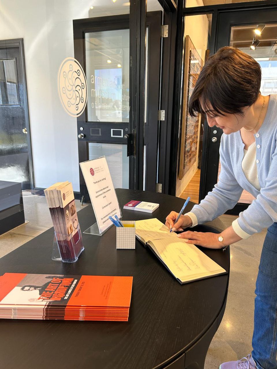 photo_5206388111477247725_y