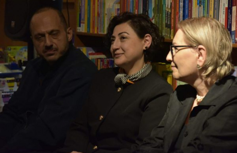 «Գարուն» ամսագրի շապիկների ցուցահանդեսը «Էպիգրաֆ» գրախանութում