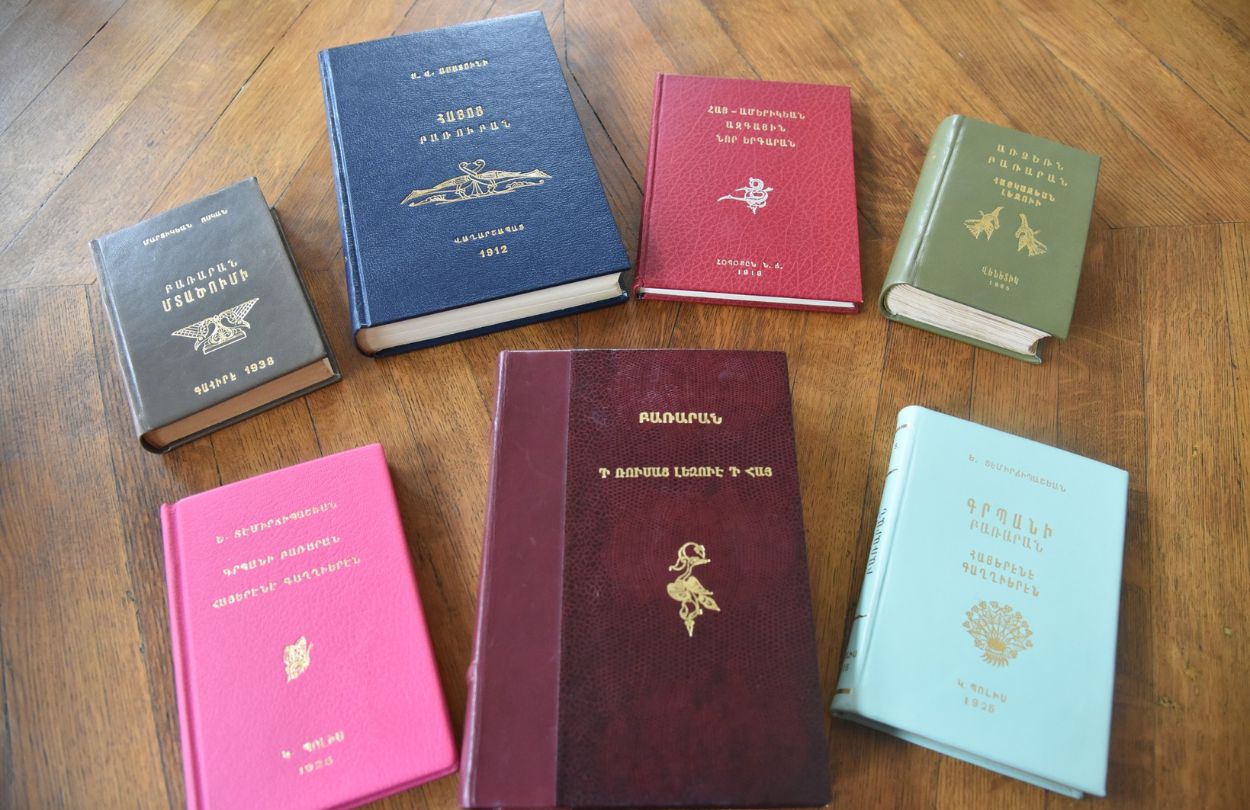 Նվերներ Բեյրութի «ԳՈՀԱՐ» գրադարանից