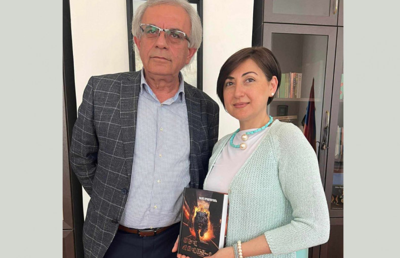 Modern writer Ashot Aghababyan donated copies of his book Black Panther to the National Library of Armenia